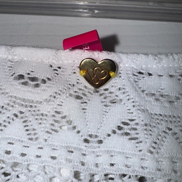 White Victoria’s Secret Pool Cover! - Picture 5 of 5